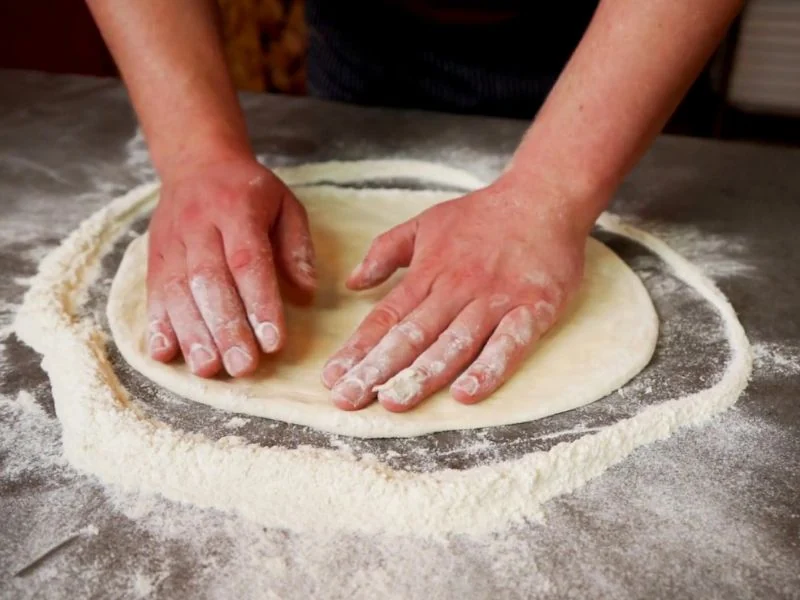 tanko razvijeno testo za picu brže bude pečeno