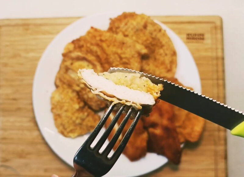 prikaz isečene pohovane piletine