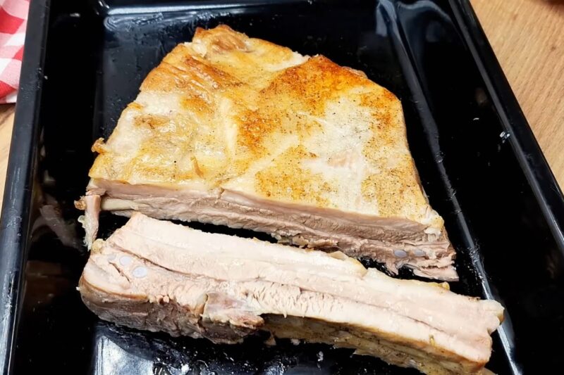 prikaz svinjskih rebaraca u rerni